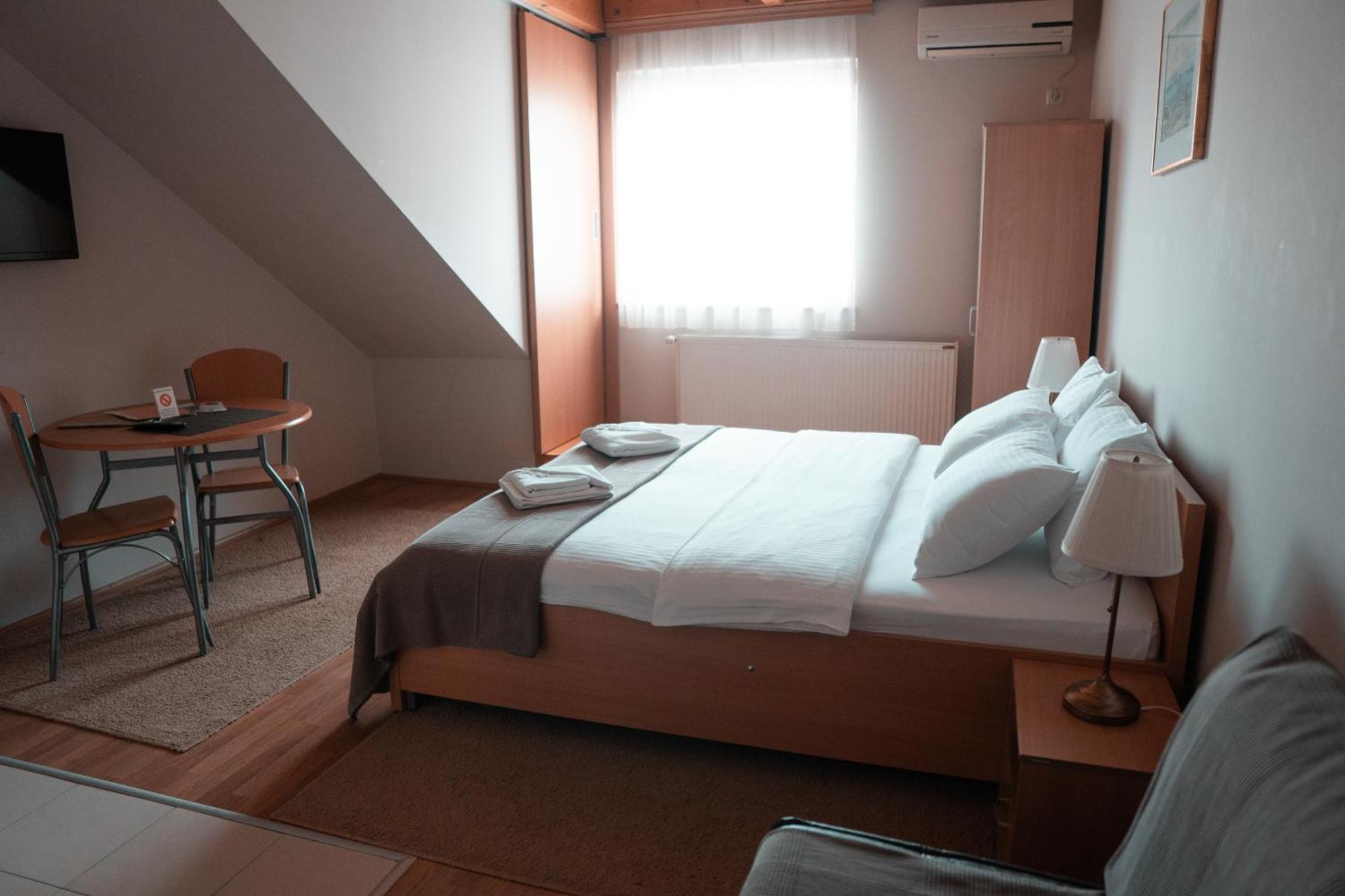 Hotel Topcider Belgrád Kültér fotó