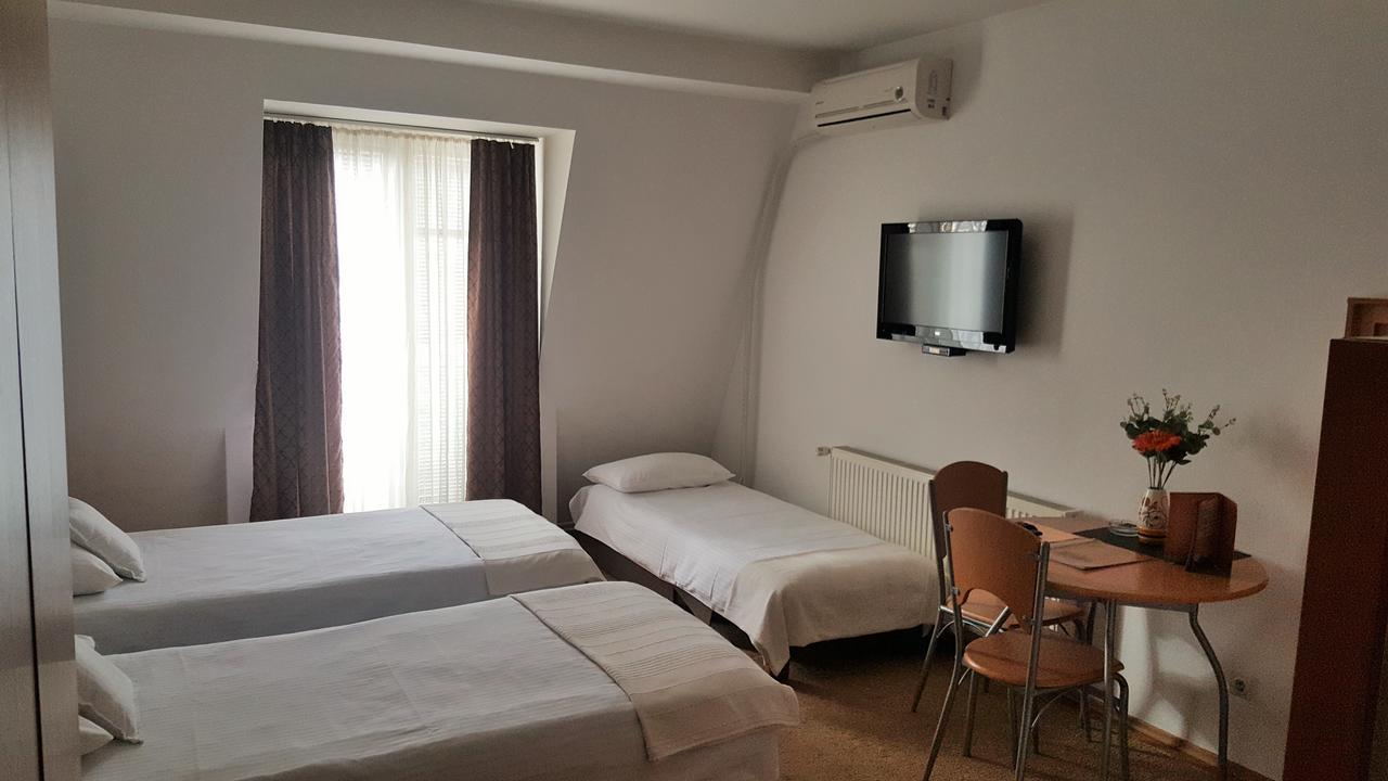 Hotel Topcider Belgrád Kültér fotó